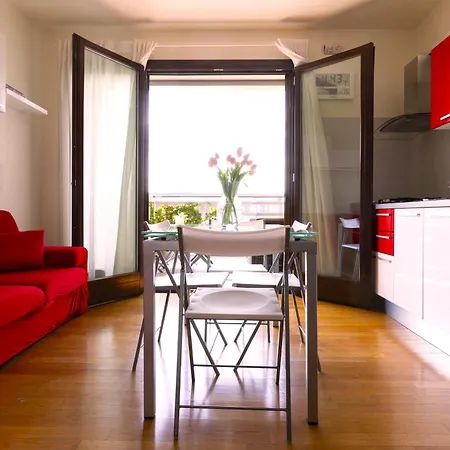 Bicocca Ultimo Piano Con Ampia Terrazza Апартаменты *